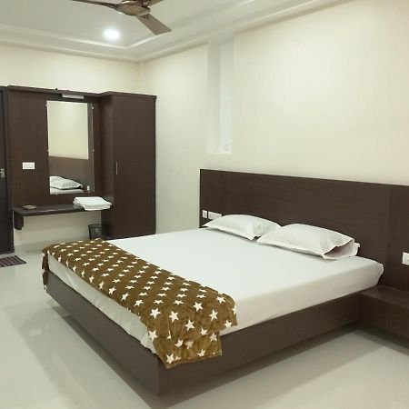 Sri Krishna Residency Hotell Eluru Exteriör bild